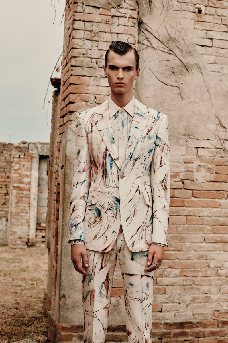 Alexander McQueen Menswear SS22 image-9