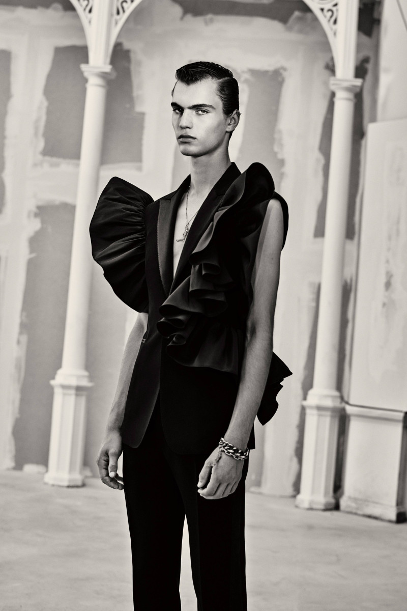 Alexander McQueen Menswear SS22 image-10
