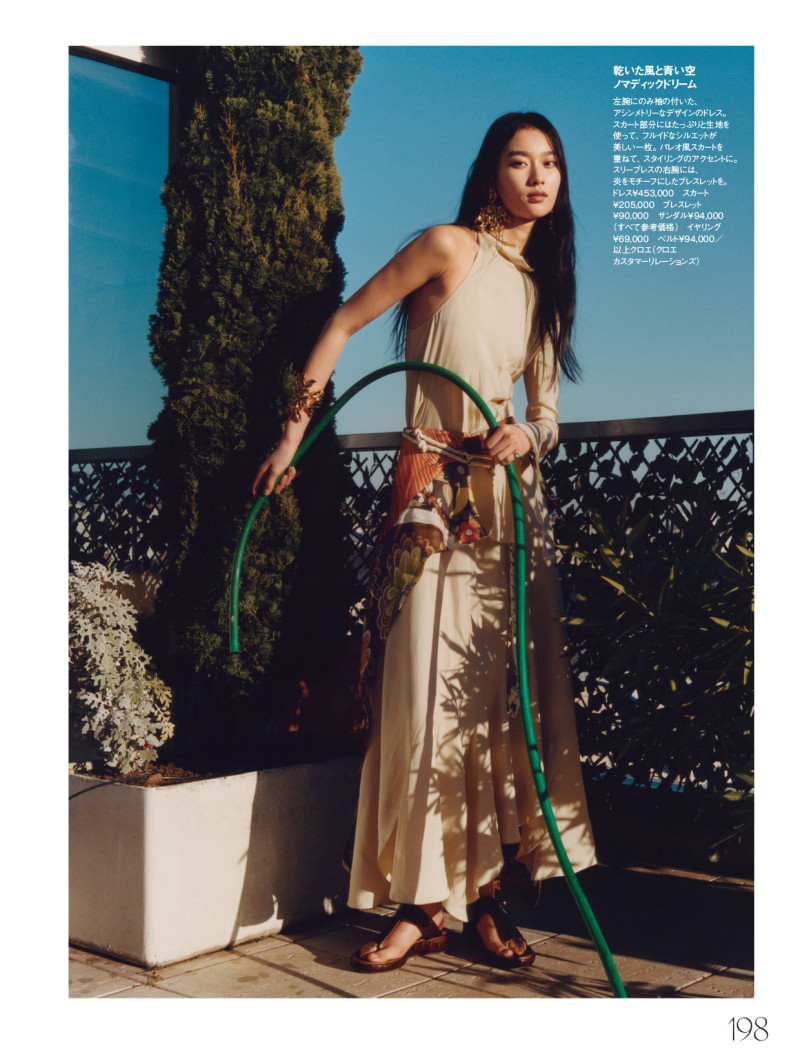 Elle Japan April 19 image-5