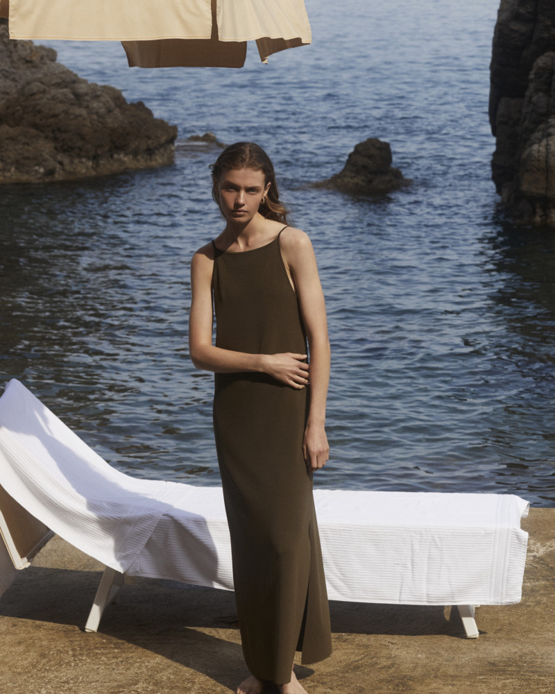 Massimo Dutti image-0
