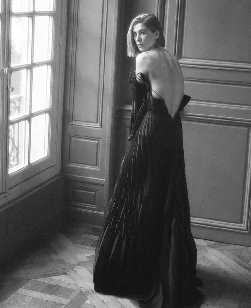 Vogue CS Dec 21 image-10